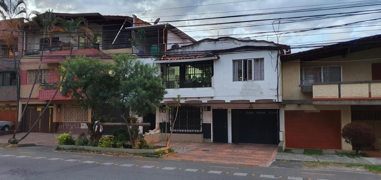 Hostel Metro Floresta Alojamiento Medellín Esterno foto