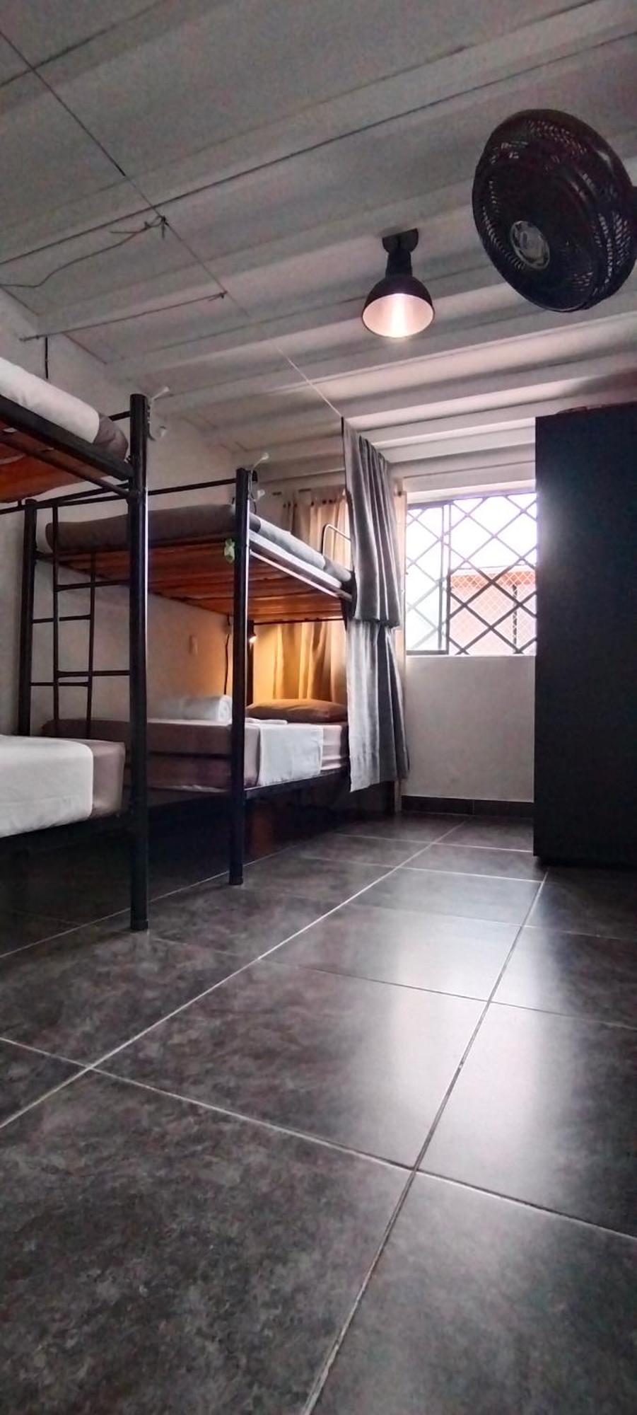 Hostel Metro Floresta Alojamiento Medellín Esterno foto