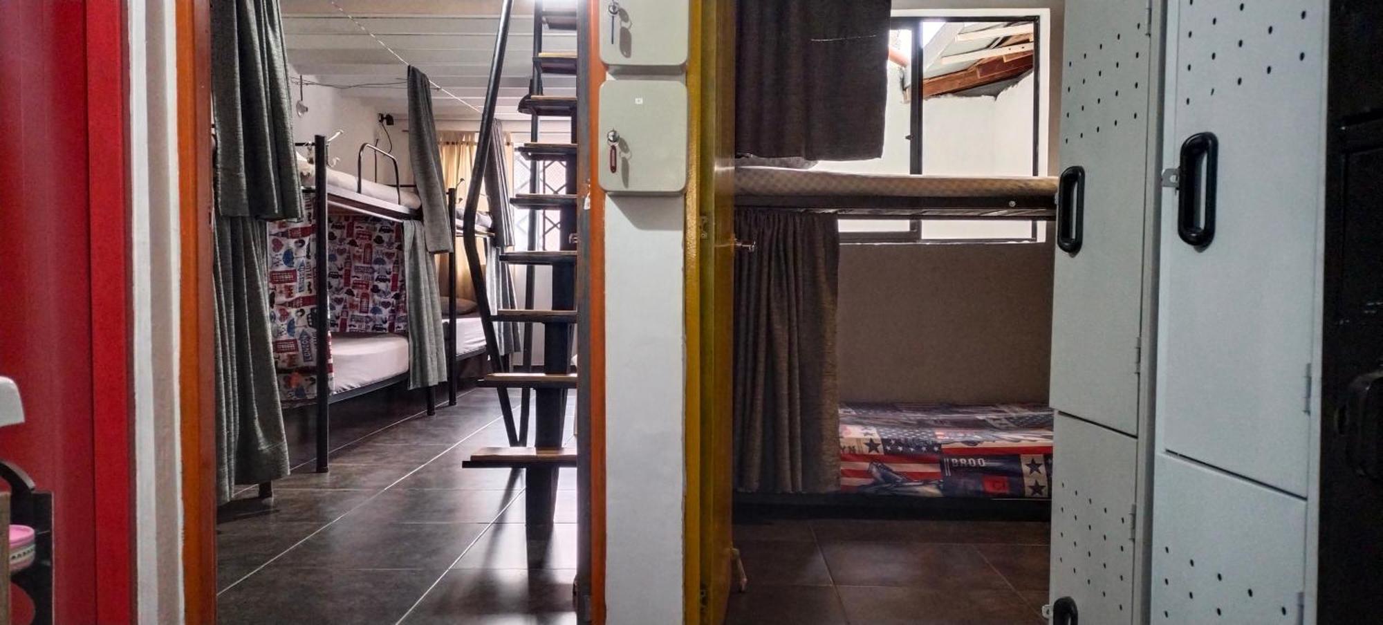 Hostel Metro Floresta Alojamiento Medellín Esterno foto