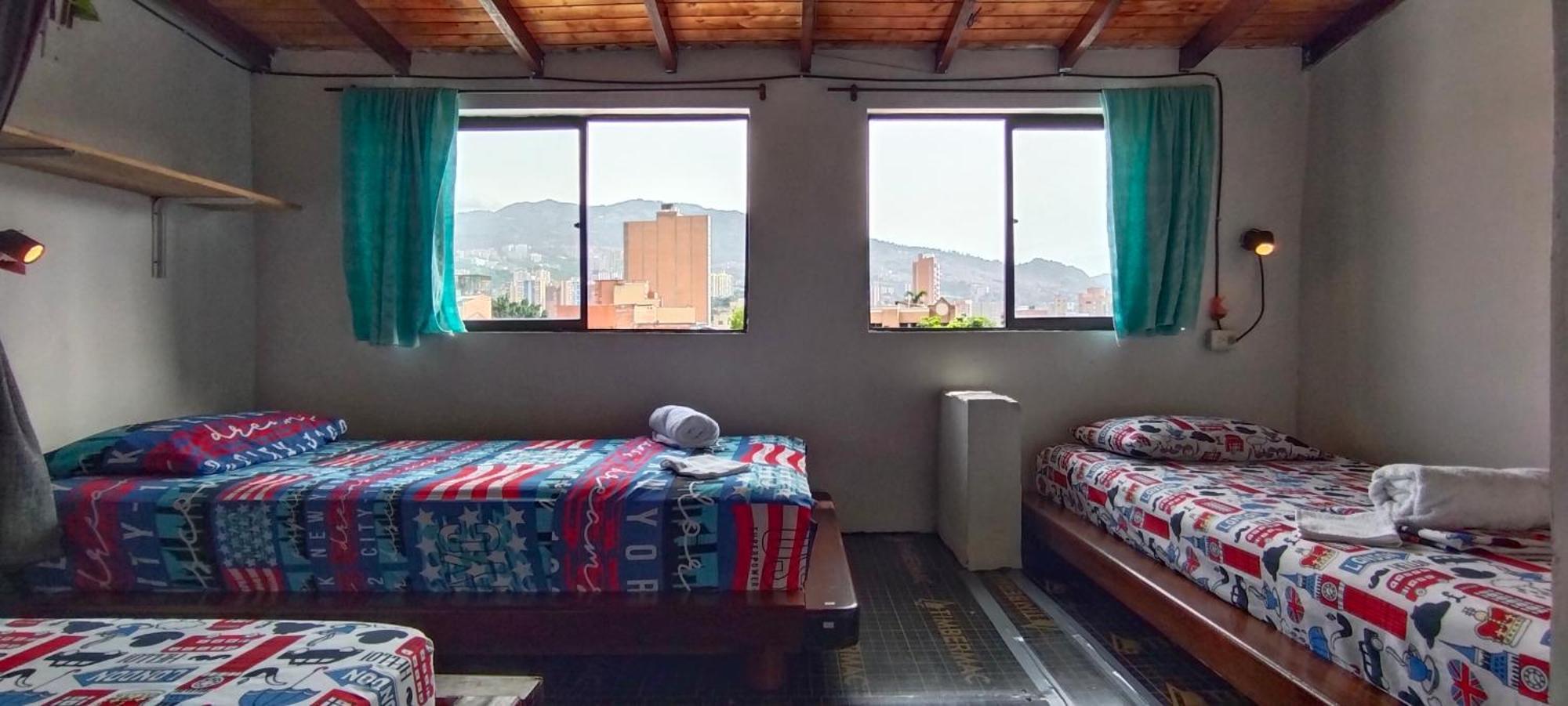 Hostel Metro Floresta Alojamiento Medellín Esterno foto