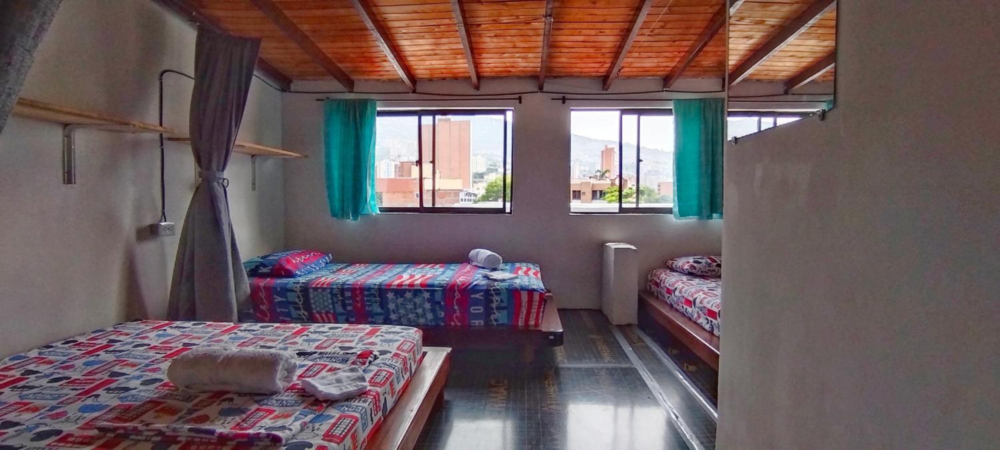 Hostel Metro Floresta Alojamiento Medellín Esterno foto
